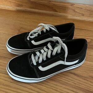 Vans Ward Sneaker Black/White, Size 5.0 Y